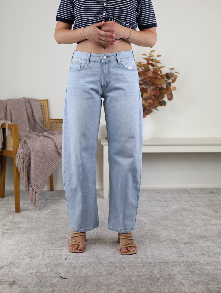 Beth Slight Barrel Straight Jean