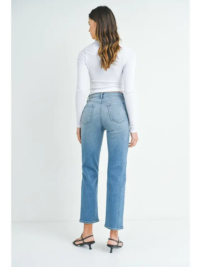 High Rise Classic Straight - Medium Wash