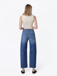 Kate Double Pocket Barrel Jean, close-up of darted knee detail