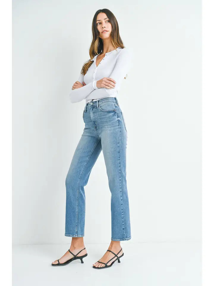 High Rise Classic Straight - Medium Wash